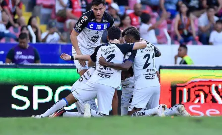 Querétaro remonta con gol de último minuto y vence a Atlas de visita