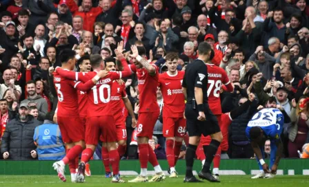 Liverpool remontó ante Brighton y espera resultado entre City y Arsenal para la cima de la Premier