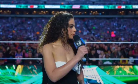 Presentadora de WWE rompe en llanto tras victoria de Cody Rhodes en WrestleMania