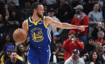 ¡Figura! Stephen Curry presume de gran puntería fuera de la NBA en el mini golf