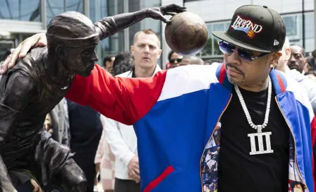 ¡Conmemoran a la leyenda! 76ers revelan estatua de Allen Iverson