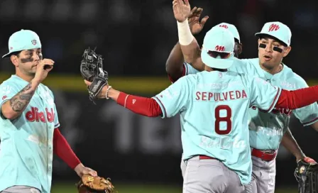 ¡Dominio escarlata! Los Diablos Rojos del México barren a los Pericos de Puebla en la serie inaugural