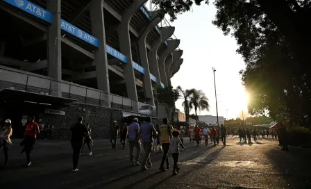 ¡Violencia en el Estadio Azteca! Aficionado es brutalmente golpeado tras el América vs Toluca