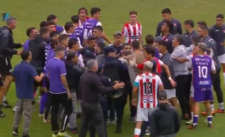 Bronca termina en batalla campal en Primera División de Uruguay: El árbitro expulsó a nueve jugadores