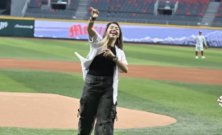 Katty Martínez lanzó la primera bola en el último juego entre Diablos vs Tigres