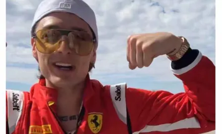 ¿El reemplazo de Leclerc? Peso Pluma quiere ser el nuevo piloto de Ferrari