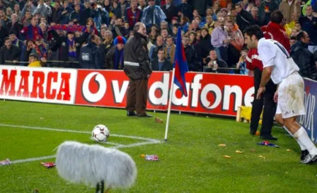 Figo 'calienta' el Real Madrid vs Barcelona y revive la cabeza de cerdo en el Clásico