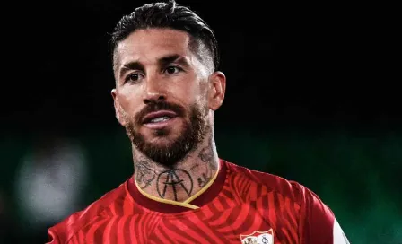 ¡No lo quieren! Aficionados de Betis insultan a Sergio Ramos en el Derbi de Sevilla