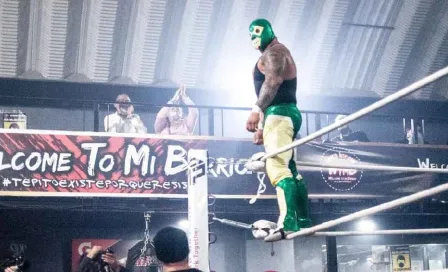 ¡De terror! Luchador Rey Espectro se desvanece en plena pelea