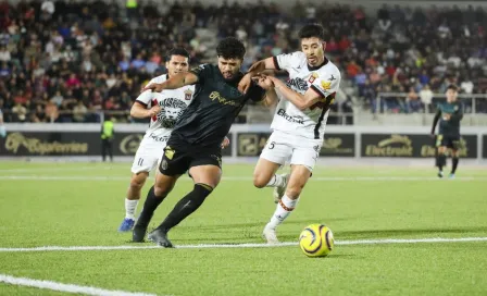 Atlético La Paz y Leones Negros empatan en la Ida de las 'Semis' y definirán la serie en la Vuelta