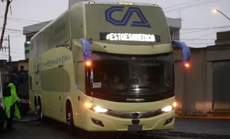 Autobús del América choca previo a su llegada al Estadio Hidalgo 