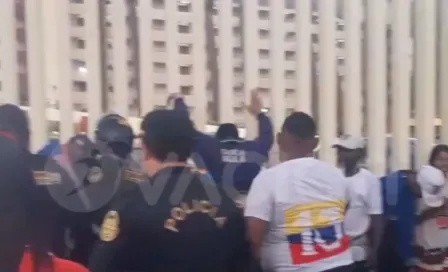 Universitario vs Junior termina con enfrentamiento entre hinchas y fuerzas policiales