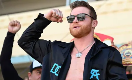 Canelo Álvarez golpea a aficionado para cumplirle un sueño