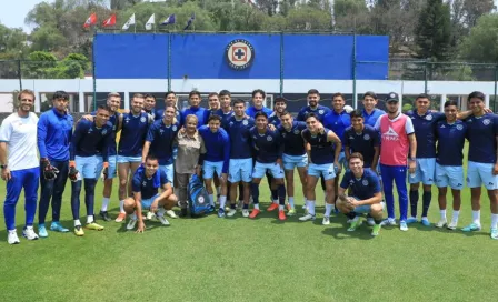 Cruz Azul se despide de un miembro del equipo antes del juego ante Rayados