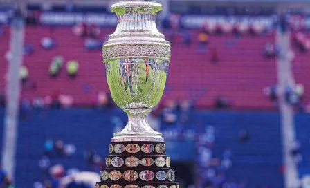 ¡Invitado de lujo! El trofeo de Copa América estuvo presente en el Cruz Azul vs Rayados