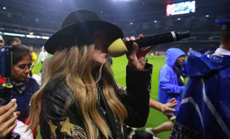 Belinda 'rescató' la Final de Ida de la Liga Femenil tras demora por lluvia