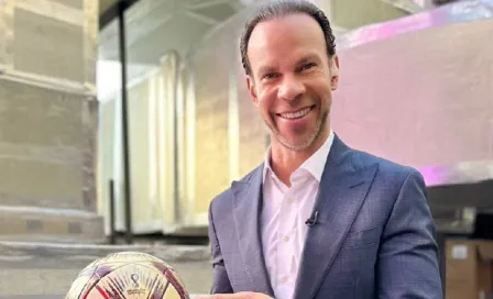 Zague festeja cumpleaños en el medio tiempo de la Final de Ida entre Cruz Azul y América 