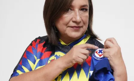 “No era penal”: Xóchitl Gálvez paga apuesta y se pone la playera del América 