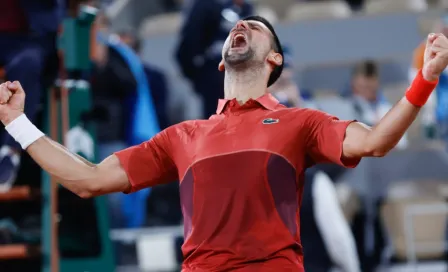 Novak Djokovic sufre ante Lorenzo Musetti pero avanza en Roland Garros