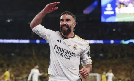 Dani Carvajal celebra título de Champions con su padre, uno de los escoltas de su autobús