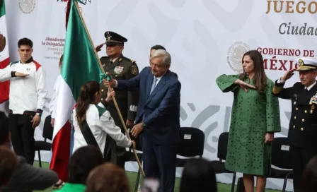 De la mano de AMLO, delegación mexicana es abanderada para París 2024 