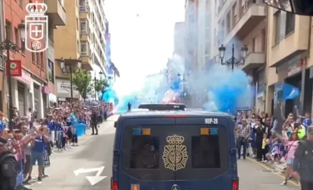 Seguidores del Real Oviedo realizan tremendo recibimiento previo al duelo vs Espanyol 