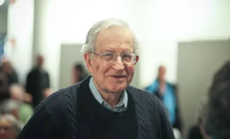 Esto es lo que sabemos del lingüista y filósofo Noam Chomsky