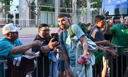 ¿Abandono? Selección Mexicana llegó a Arizona y fue recibida por poca afición