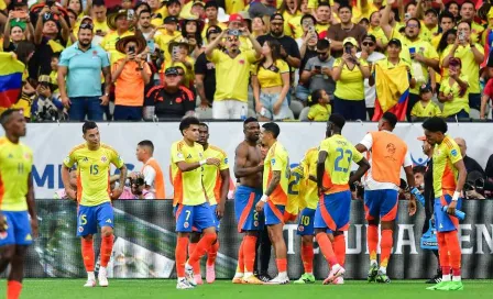 ¡Vaya gesto! Selección Colombiana regaló comida a la prensa por hacerlos esperar