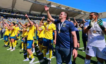 ¡Se gana a la afición! André Jardine celebró el título de Supercopa con los seguidores americanistas