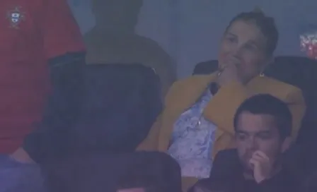 ¡Rompe en llanto! Mamá de Cristiano Ronaldo se conmueve al ver a su hijo llorar