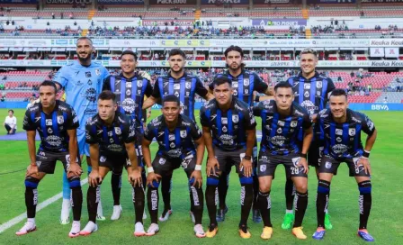 Jugadores de Querétaro se presentan emulando el sonido de 'kikiriki' de un gallo 