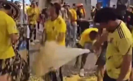 Aficionados colombianos roban bolsa de palomitas gigante durante la Final de Copa América