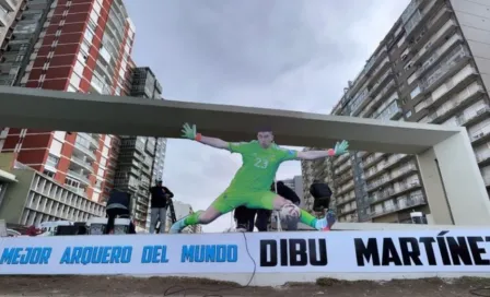 Aficionados argentinos realizan homenajes al 'Dibu' Martínez tras la Copa América 