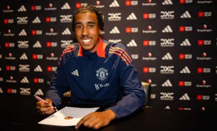 Leny Yoro tras firmar contrato con Manchester United: 'Es un honor increíble'