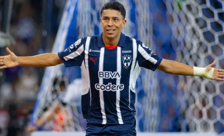 Rayados vence a Querétaro con estreno goleador de Johan Rojas en el ‘Gigante de Acero’