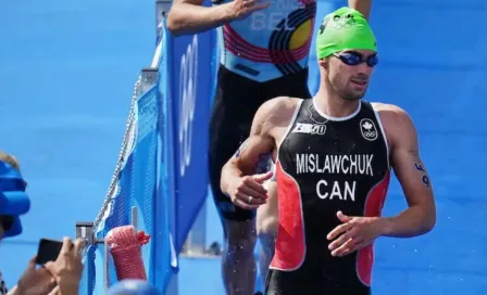 París 2024: Atleta canadiense vomita tras nadar en el río Sena en prueba de triatlón