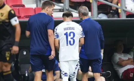 Rodrigo Huescas sale lesionado del partido de Conference League frente al Baník