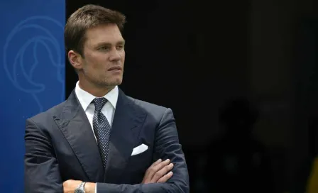 ¿Cambió de deporte? Tom Brady 'brilla' con entrada al estilo Hulk Hogan en la WWE