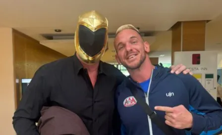 Leyenda de la WWE hace homenaje a Tinieblas