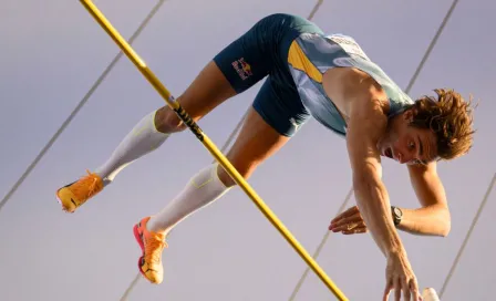 ¡No para! Armand Duplantis vuelve a batir récord mundial de salto con garrocha