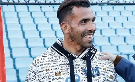 ¡El nuevo Apache! Carlos Tévez revienta las redes con 'palomazo' junto a Carin León y Julieta Venegas 