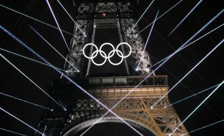 Aros olímpicos permanecerán en la Torre Eiffel tras decisión de la alcaldesa de París