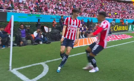 ‘Hormiga’ González inicia como titular por primera ocasión con Chivas y responde con gol