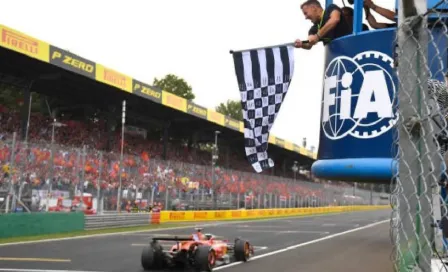 ¡Con colores de la Juventus! Del Piero ondea bandera en victoria de Ferrari en GP de Italia 