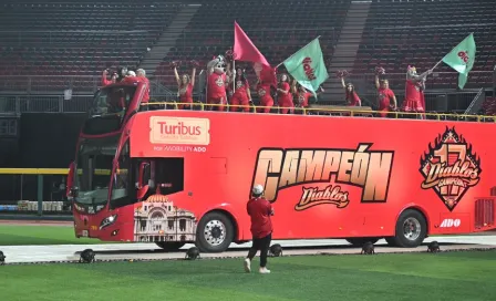 Diablos Rojos del México celebran su campeonato 17 con su afición en el Harp Helú