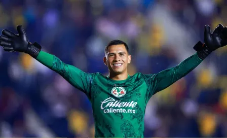 Luis Malagón 'celebra' la victoria ante Chivas al ritmo de Carín León