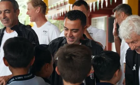 Leyendas del futbol internacional visitaron una primaria en Monterrey