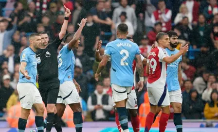 Premier League explicó el motivo de la expulsión de Leandro Trossard en el Manchester City vs Arsenal