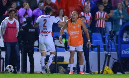 Alan Mozo bromea con Chicharito Hernández sobre su nueva lesión